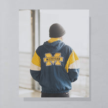 Lade das Bild in den Galerie-Viewer, Starter Schlupfjacke &quot;Michigan Wolverines&quot; 90er, blau, L/XL breit
