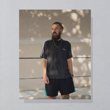 Lade das Bild in den Galerie-Viewer, Adidas T-Shirt 90er, schwarz faded, L
