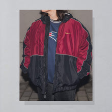 Lade das Bild in den Galerie-Viewer, Nike Winterjacke &quot;swoosh&quot; 90er, rot/schwarz, XL
