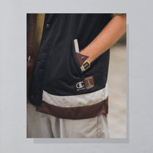Lade das Bild in den Galerie-Viewer, Champion Weste 90er, braun, XL

