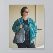 Lade das Bild in den Galerie-Viewer, Reworked Levi's Tasche, blau
