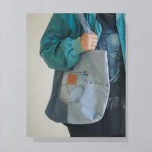 Lade das Bild in den Galerie-Viewer, Reworked Levi's Tasche, blau
