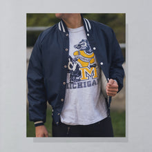 Lade das Bild in den Galerie-Viewer, 20/20 Sport T-Shirt "Michigan Wolverines" 90er Made in the USA single stitch, grau, M
