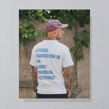 Lade das Bild in den Galerie-Viewer, Screen Stars T-Shirt "Eine schrecklich nette Familie" 00er Made in Ireland, grau, M
