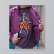 Lade das Bild in den Galerie-Viewer, Hanes T-Shirt &quot;Spokane&quot; 1994 single stitch Made in the USA, lila, L
