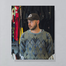 Lade das Bild in den Galerie-Viewer, Schiesser Strickpullover "crazy Pattern" 80er/90er, blau, M
