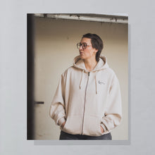 Lade das Bild in den Galerie-Viewer, Karl Kani Zip Hoodie, beige, XL breit

