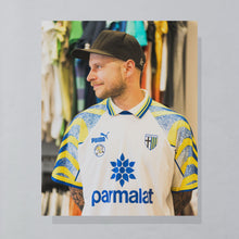 Lade das Bild in den Galerie-Viewer, Puma Trikot "Parma A.C. Scuola Calcio Parmalat" 90er Made in Italy, weiß, L (tagged M)
