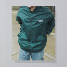 Lade das Bild in den Galerie-Viewer, Reebok x Carlsberg Coach Jacke &quot;the official beer euro 1996&quot;, grün, XL breit
