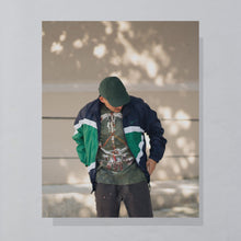 Lade das Bild in den Galerie-Viewer, The Mountain T-Shirt &quot;Native American&quot; 1996 single stitch Made in the USA, grün/batik, L/XL
