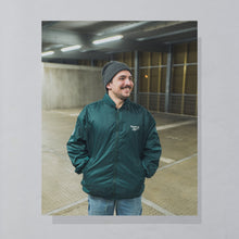 Lade das Bild in den Galerie-Viewer, Reebok x Carlsberg Coach Jacke &quot;the official beer euro 1996&quot;, grün, XL breit
