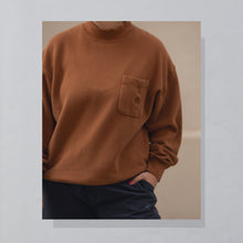 Lade das Bild in den Galerie-Viewer, Chaps Sweatshirt &quot;Pocket&quot; 90er Made in the USA, braun, L/XL
