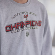 Lade das Bild in den Galerie-Viewer, Jerzees Sweatshirt Super Bowl Champions Tampa Bay Buccaneers 2003, grau, L
