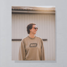 Lade das Bild in den Galerie-Viewer, Nike Sweatshirt &quot;spellout&quot; 00er, braun, L/XL

