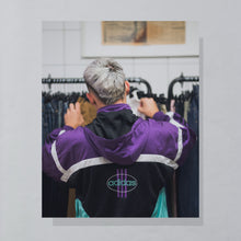 Lade das Bild in den Galerie-Viewer, Adidas Trainingsjacke "Kapuze abnehmbar" 90er, schwarz/lila, XL
