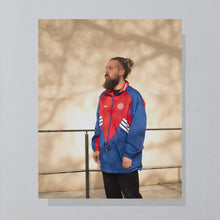 Lade das Bild in den Galerie-Viewer, Adidas Regenjacke &quot;FC Bayern München&quot; 90er, rot/blau, XL/XXL
