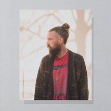 Lade das Bild in den Galerie-Viewer, T-Shirt &quot;surfing&quot; 90er distressed, rot, L breit
