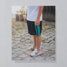 Lade das Bild in den Galerie-Viewer, Nike Shorts &quot;grey tag&quot; 00er, schwarz/grün, M/L
