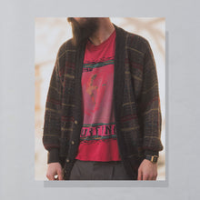 Lade das Bild in den Galerie-Viewer, T-Shirt &quot;surfing&quot; 90er distressed, rot, L breit
