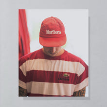 Lade das Bild in den Galerie-Viewer, Lacoste T-Shirt "La Chemise Lacoste" 90er single stitch Made in France, rot/weiß, M breit
