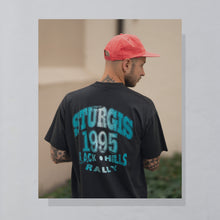 Lade das Bild in den Galerie-Viewer, Best T-Shirt &quot;Sturgis Black Hills Rally&quot; 1995 single stich Made in the USA, schwarz, L/XL
