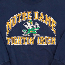 Lade das Bild in den Galerie-Viewer, Logo 7 Sweatshirt Notre Dame &quot;Fightin Irish&quot; 90er Made in the USA, blau, M/L
