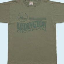Lade das Bild in den Galerie-Viewer, Alore T-Shirt &quot;Michigan Ludington&quot; 1995 Made in the USA Single Stitch, grün, L/XL
