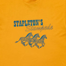 Lade das Bild in den Galerie-Viewer, Fruit of the Loom T-Shirt &quot;Stapletons Stampede&quot; Single Stitch Made in the USA, gelb, XS/S
