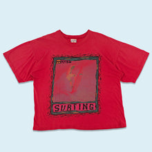Lade das Bild in den Galerie-Viewer, T-Shirt &quot;surfing&quot; 90er distressed, rot, L breit
