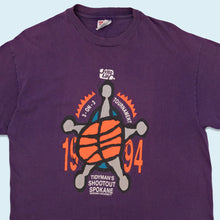 Lade das Bild in den Galerie-Viewer, Hanes T-Shirt &quot;Spokane&quot; 1994 single stitch Made in the USA, lila, L
