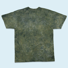 Lade das Bild in den Galerie-Viewer, The Mountain T-Shirt &quot;Native American&quot; 1996 single stitch Made in the USA, grün/batik, L/XL
