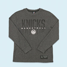 Lade das Bild in den Galerie-Viewer, UNK NBA Longsleeve "New York Knicks Basketball", grau, L
