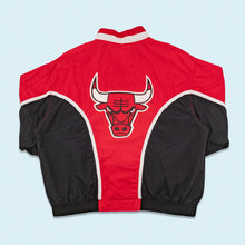 Lade das Bild in den Galerie-Viewer, Champion Jacke/Trainingsjacke "Chicago Bulls warm up jacket" 90er, rot, L/XL breit
