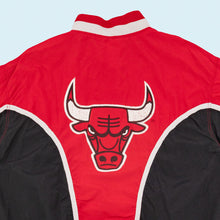 Lade das Bild in den Galerie-Viewer, Champion Jacke/Trainingsjacke "Chicago Bulls warm up jacket" 90er, rot, L/XL breit
