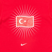 Lade das Bild in den Galerie-Viewer, Nike T-Shirt "Türkei" 2000er, rot, M/L
