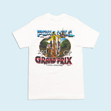 Lade das Bild in den Galerie-Viewer, Global Sport T-Shirt "Fox Hill Grand Prix" Deadstock 1998 Made in the USA, weiß, M/L schmal
