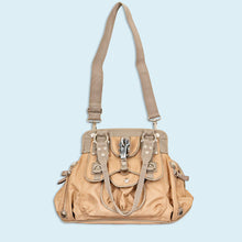 Lade das Bild in den Galerie-Viewer, George Gina &amp; Lucy Handtasche "Turning Head", beige/braun
