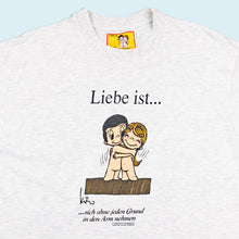 Lade das Bild in den Galerie-Viewer, Liebe ist T-Shirt "...sich ohne Grund in den Arm nehmen" 1999, grau, XXL schmal
