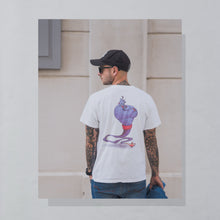 Lade das Bild in den Galerie-Viewer, Gildan Ultra Cotton T-Shirt "Gene of the Lamp" 00er Made in Honduras, weiß, M
