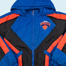 Lade das Bild in den Galerie-Viewer, Jump Ball Club Jacke - New York Knicks - 90er, S
