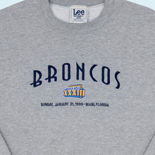 Lade das Bild in den Galerie-Viewer, Lee Sport Sweatshirt Denver Broncos 1999 Super Bowl, grau, XL

