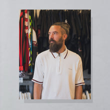 Lade das Bild in den Galerie-Viewer, Joop Jeans Poloshirt "Quarter Zip" 90er, weiß, L breit
