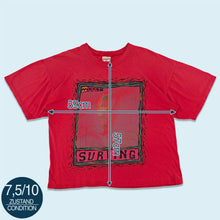 Lade das Bild in den Galerie-Viewer, T-Shirt &quot;surfing&quot; 90er distressed, rot, L breit
