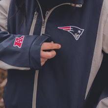 Lade das Bild in den Galerie-Viewer, NFL Softshelljacke New England Patriots, blau, L
