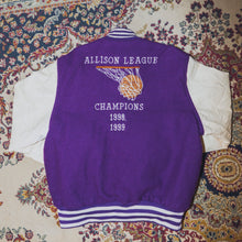 Lade das Bild in den Galerie-Viewer, Jacke Allison League Champions 1998/1999, lila, L

