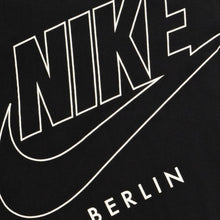 Lade das Bild in den Galerie-Viewer, Nike  T-Shirt &quot;Berlin Big Logo&quot; , schwarz, S
