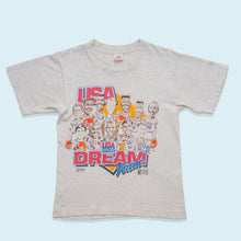 Lade das Bild in den Galerie-Viewer, Fruit of the Loom T-Shirt 1992 Dream Team  Made in the USA Single Stitch, grau, S/M
